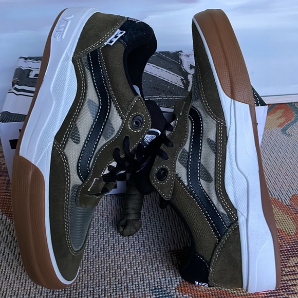 Vans Men’s Wayvee
Dark Olive
VN0A5JIADOL
Sneaker - Picture 12 of 16